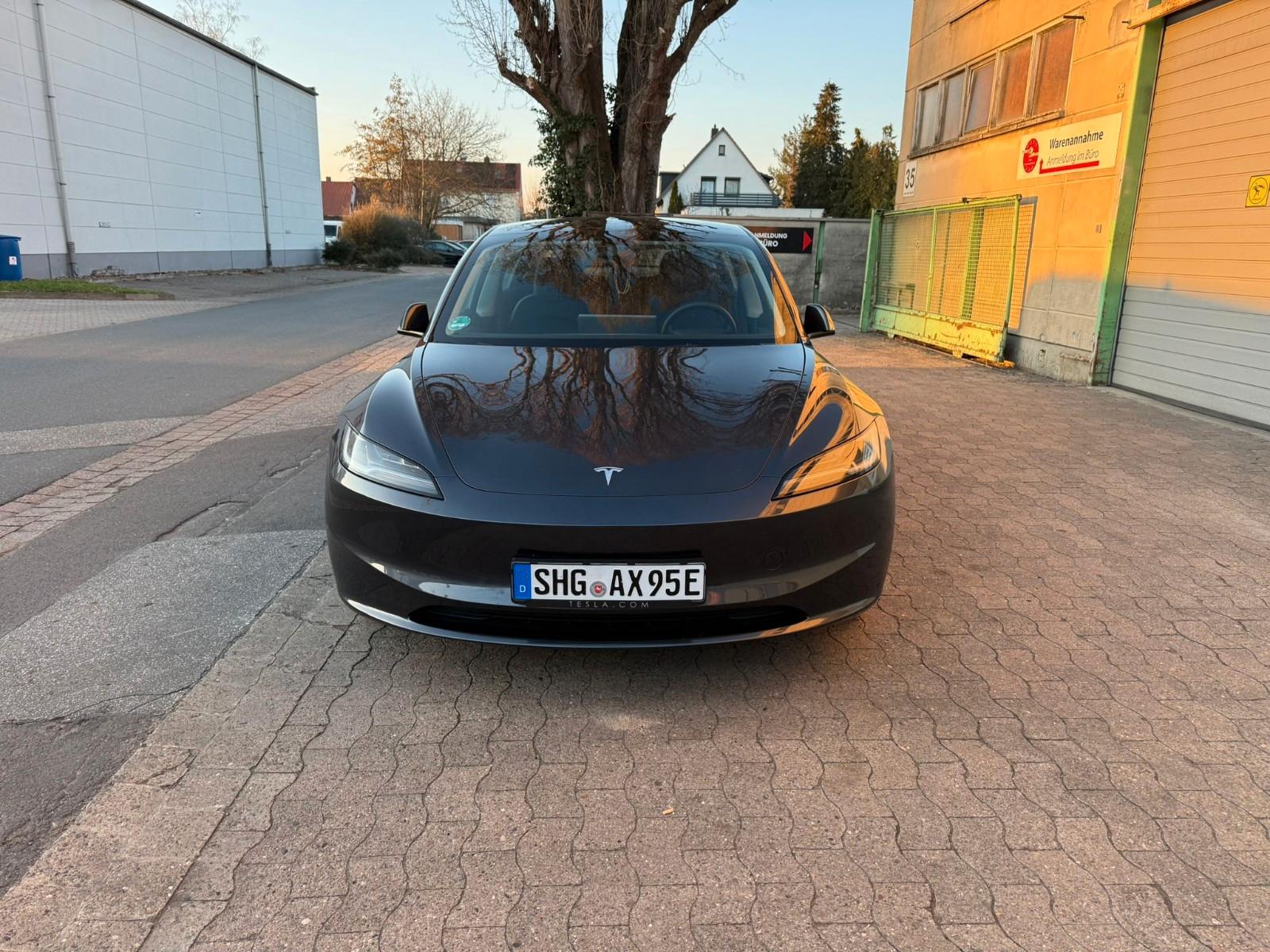 Tesla Model 3 Basis RWD Facelift Ambiente Digital