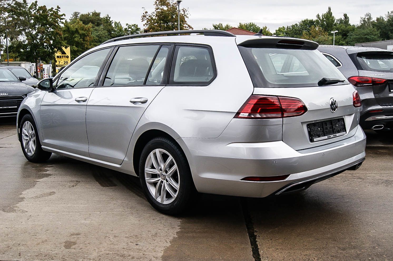 Fahrzeugabbildung Volkswagen Golf VII Variant Comfortline LED ACC SIHZG 1HAND