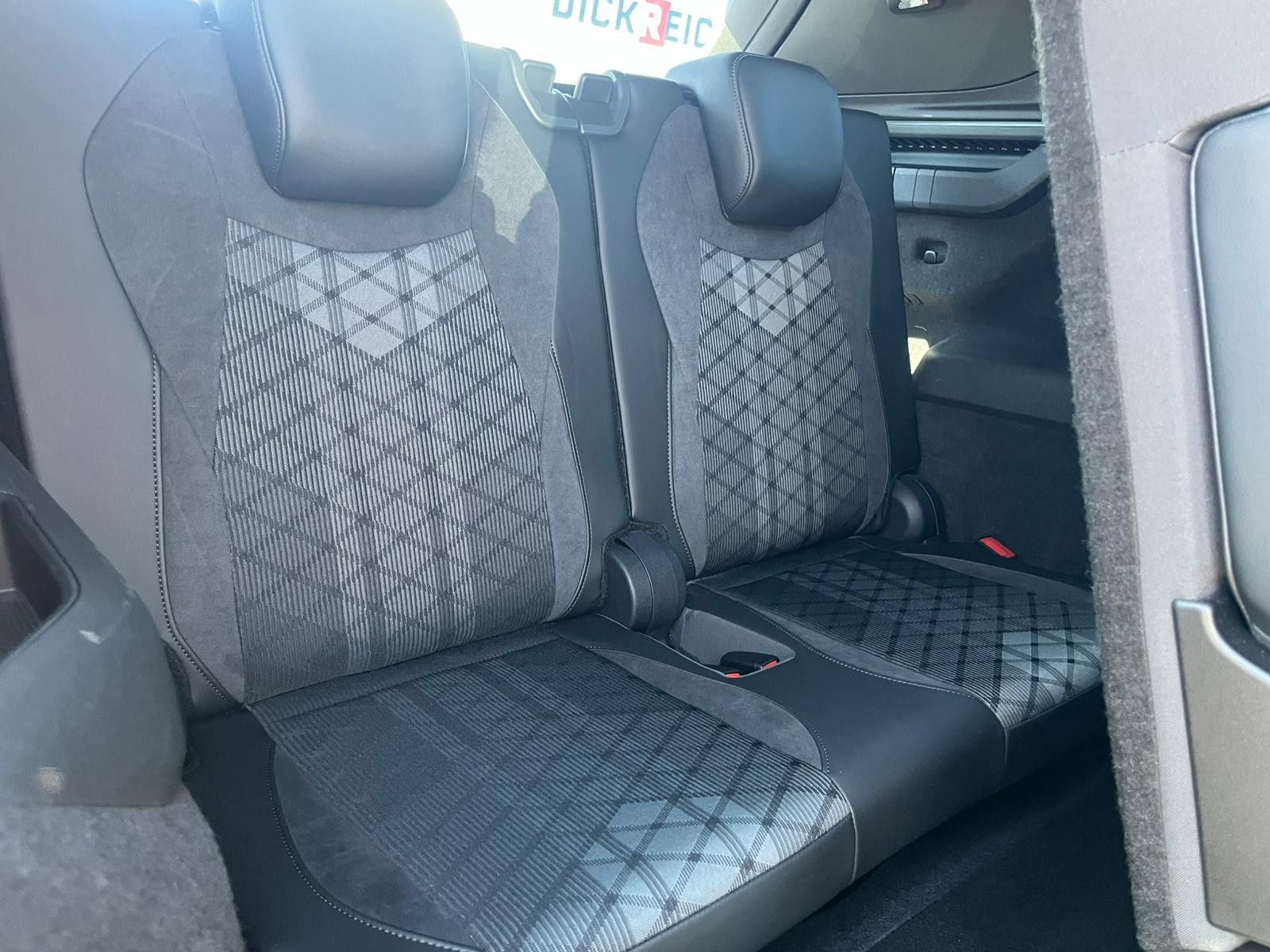 Image du véhicule Volkswagen Tayron 2.0 TDI 4M R-Line 7Si*MATRIX*AHK*PANO*HUD