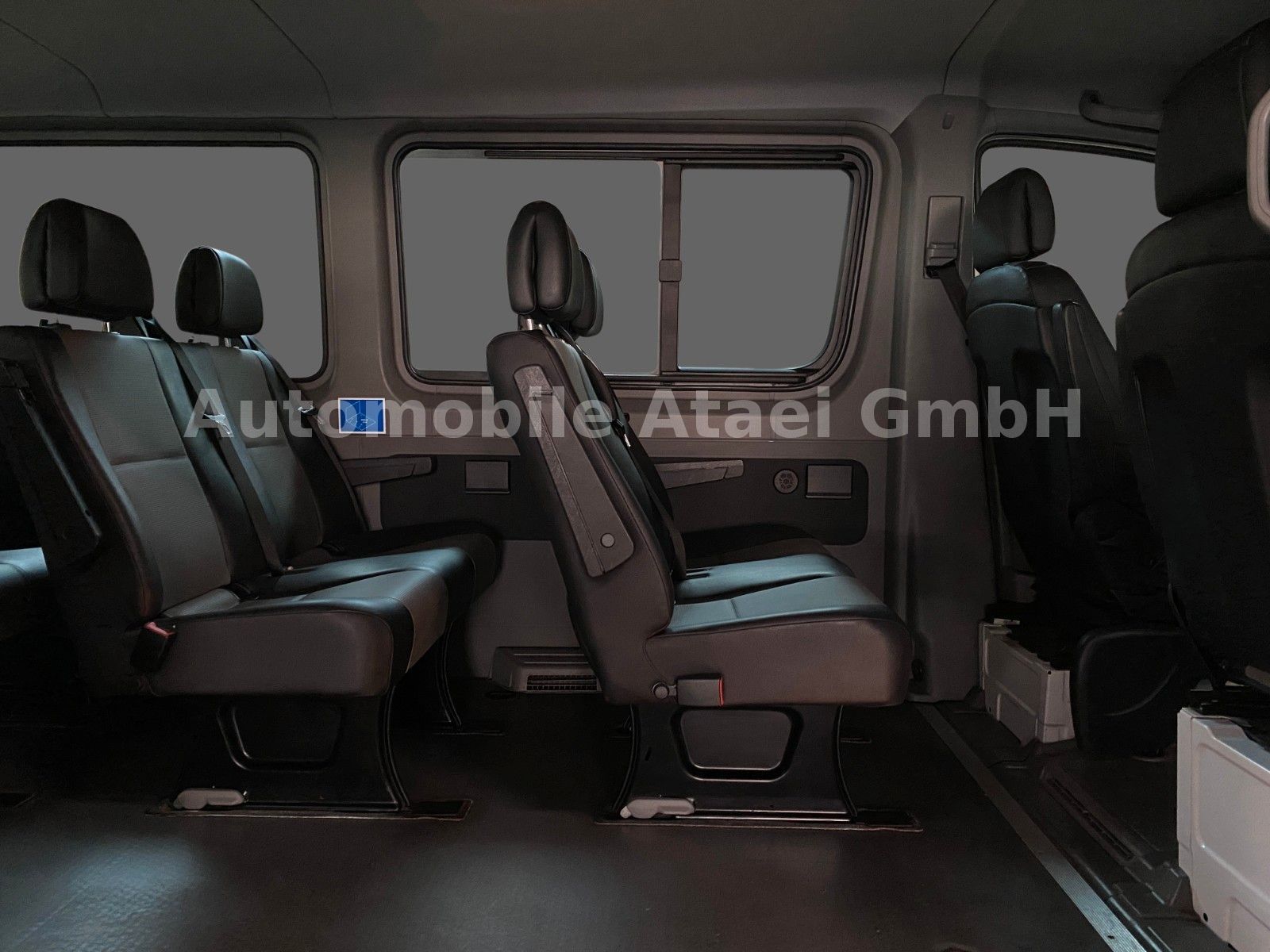 Fahrzeugabbildung Volkswagen Crafter Kombi 35 TDI 9-SITZE+STANDHZG+LEDER 0656