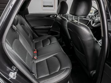Kia Ceed Sportswagon Platinum Edition Stauassistent