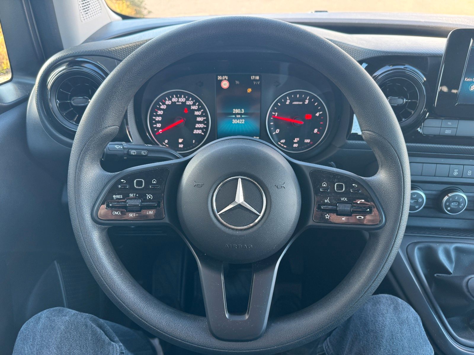 Fahrzeugabbildung Mercedes-Benz T 180 d MBUX Tempomat