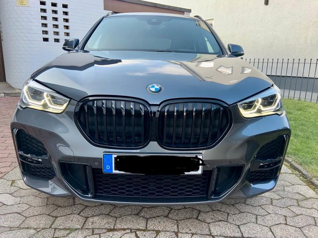 BMW X1 X-Drive20d M-Sportpaket Pano AHK