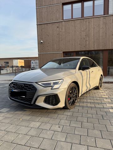 AUDI S3 TFSI S tronic quattro -