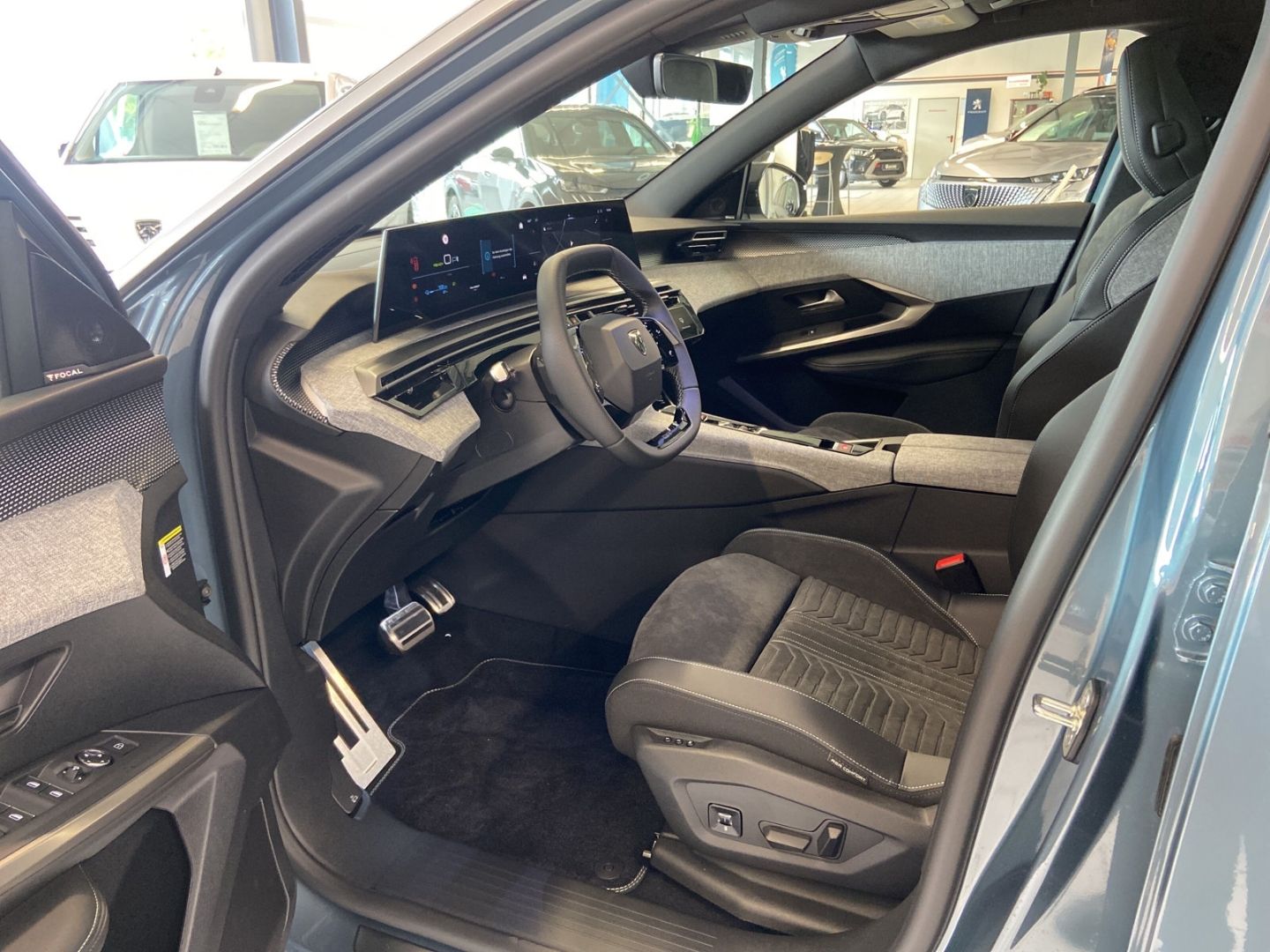 Fahrzeugabbildung Peugeot 3008 GT Elektro 210 Navi Soundsystem ACC CarPlay