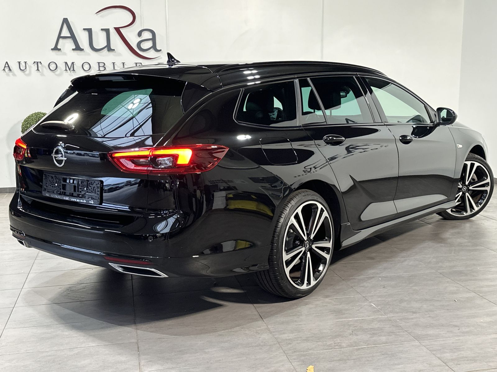 Fahrzeugabbildung Opel Insignia SpT 2.0 D Ultimate OPC+NAV+LED+AHK+20ZO