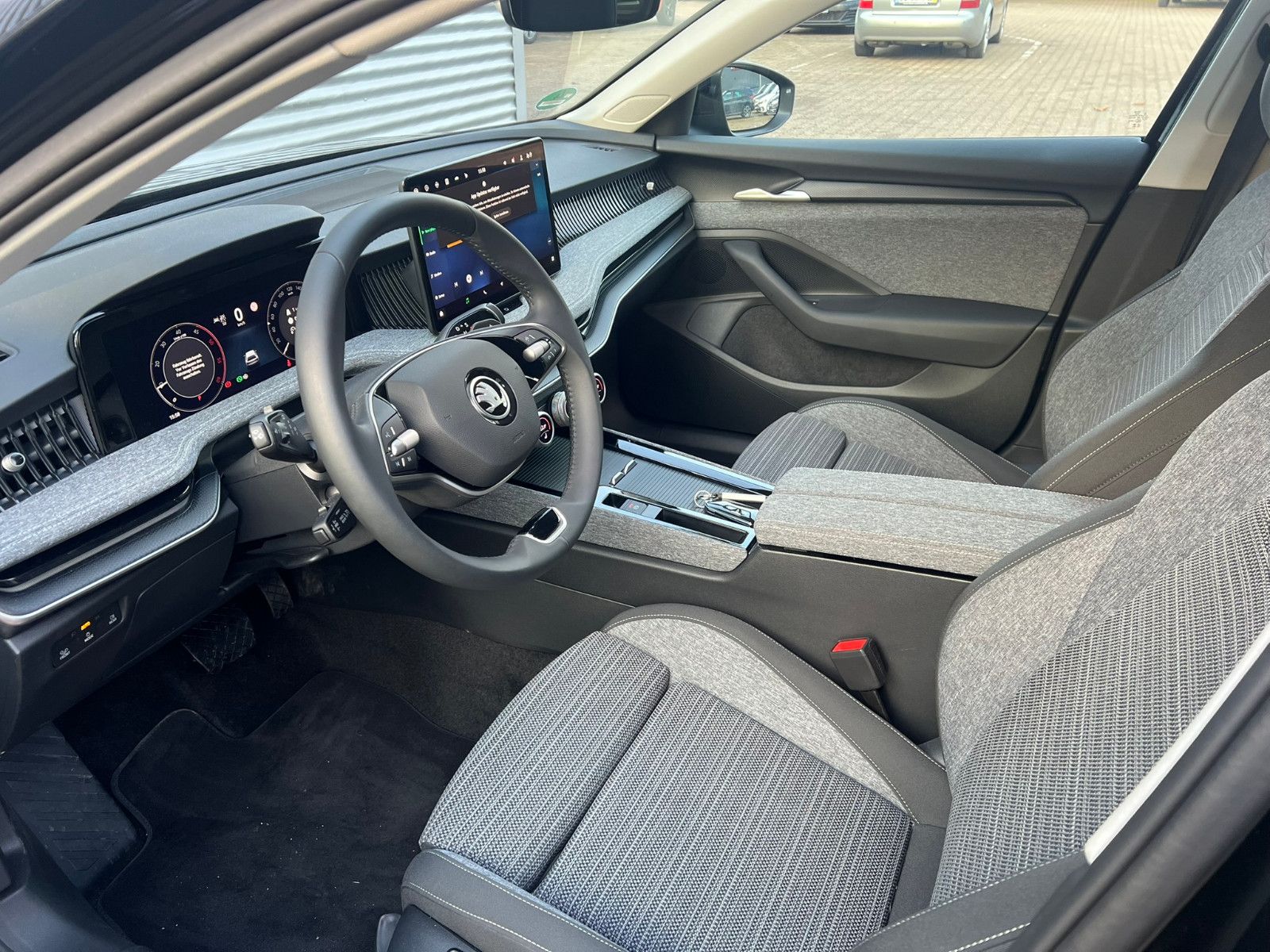 Fahrzeugabbildung SKODA Superb Combi 2.0 TDI 4x4 Navi ACC AHK