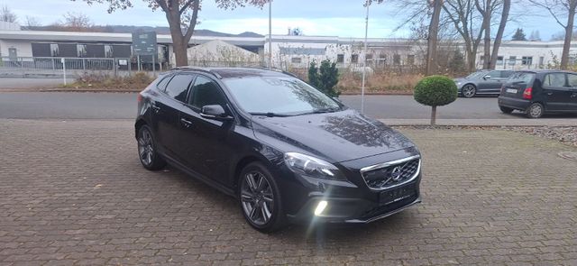 Volvo V40 Cross Country You!
