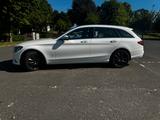 Mercedes-Benz Mercedes 220 d T-Model - Mercedes-Benz 220 mit Diesel-Antrieb: Kombi, Automatik