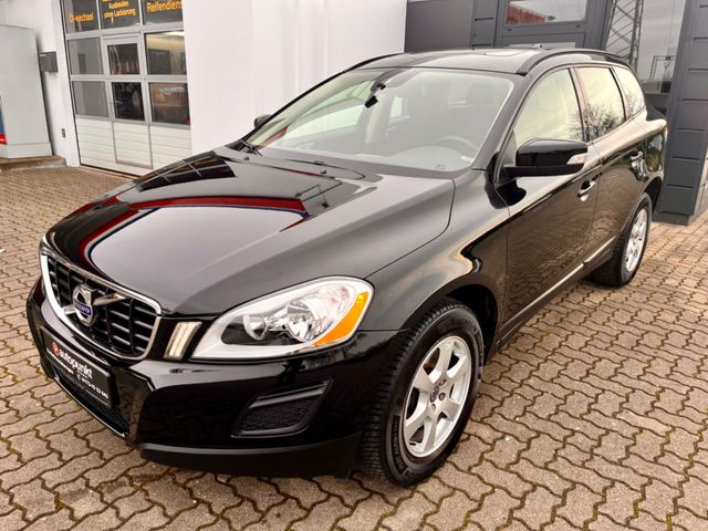 Volvo XC 60 XC60 2WD PANORAMA+SCHECKHEFT VOLVO+2.HAND