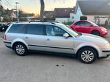 Volkswagen Auto WV Passat - Volkswagen Passat aus 2004: Kombi