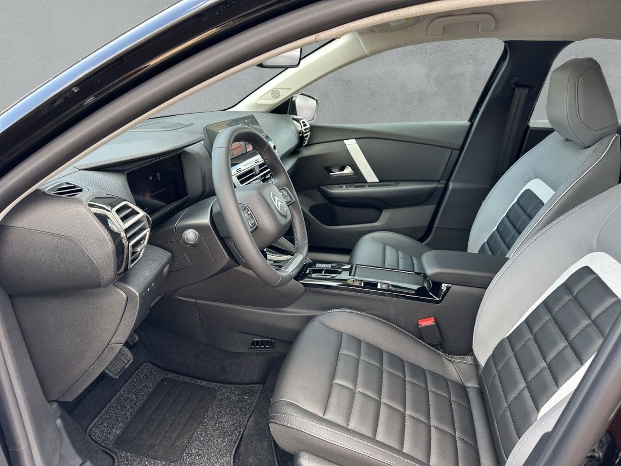 Fahrzeugabbildung Citroën C4 X Hybrid 145 DSG 6-Gang MAX - mit KI generiert/bearbeitet
