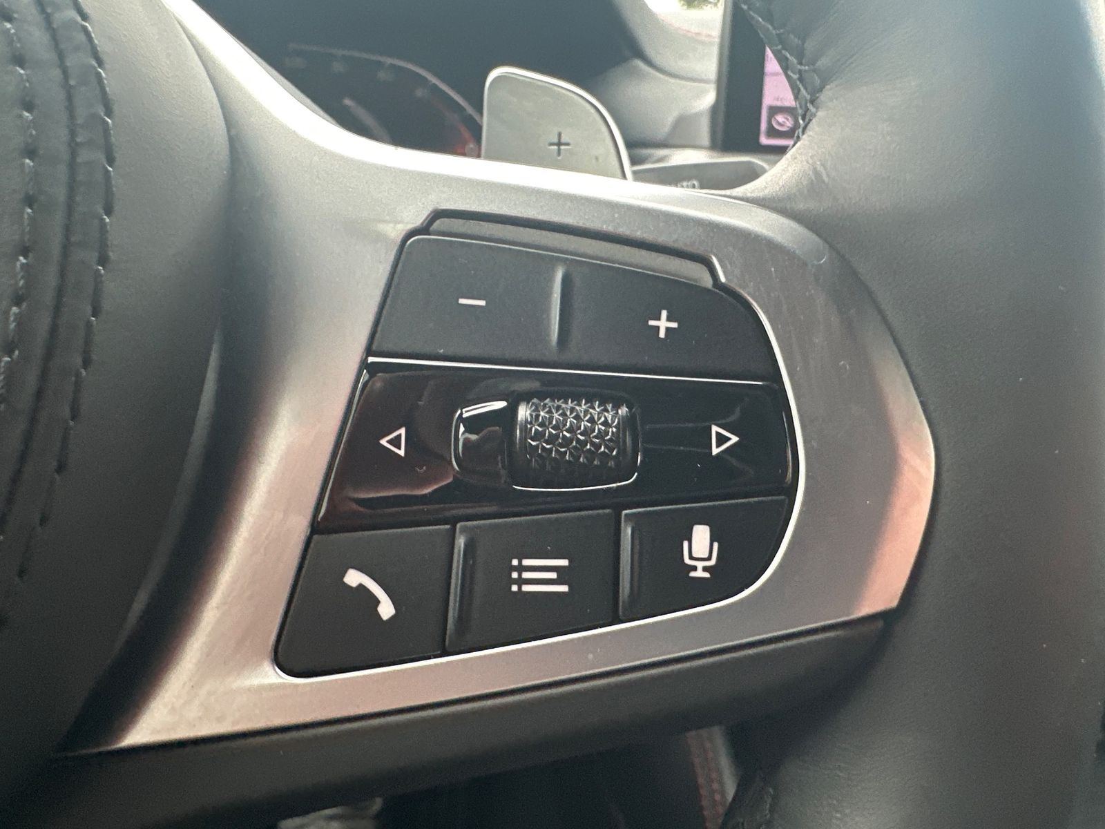 Fahrzeugabbildung BMW X4 xDrive30d M-Sport NAV+LED+AHK+STHZ+HUD+KAM