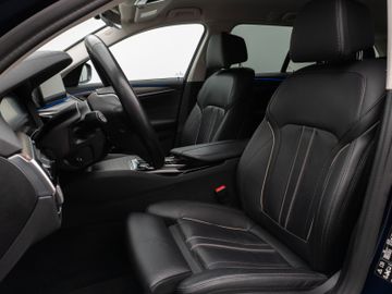 Fahrzeugabbildung BMW 520d xD Luxury Line Kamera HUD DAB HiFi DisplKey