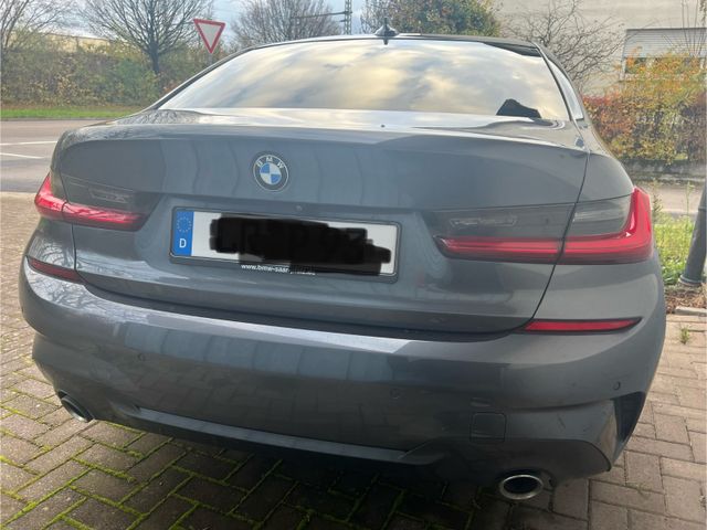 BMW 330i M Paket/ HUD/Laserlicht/Schiebedach