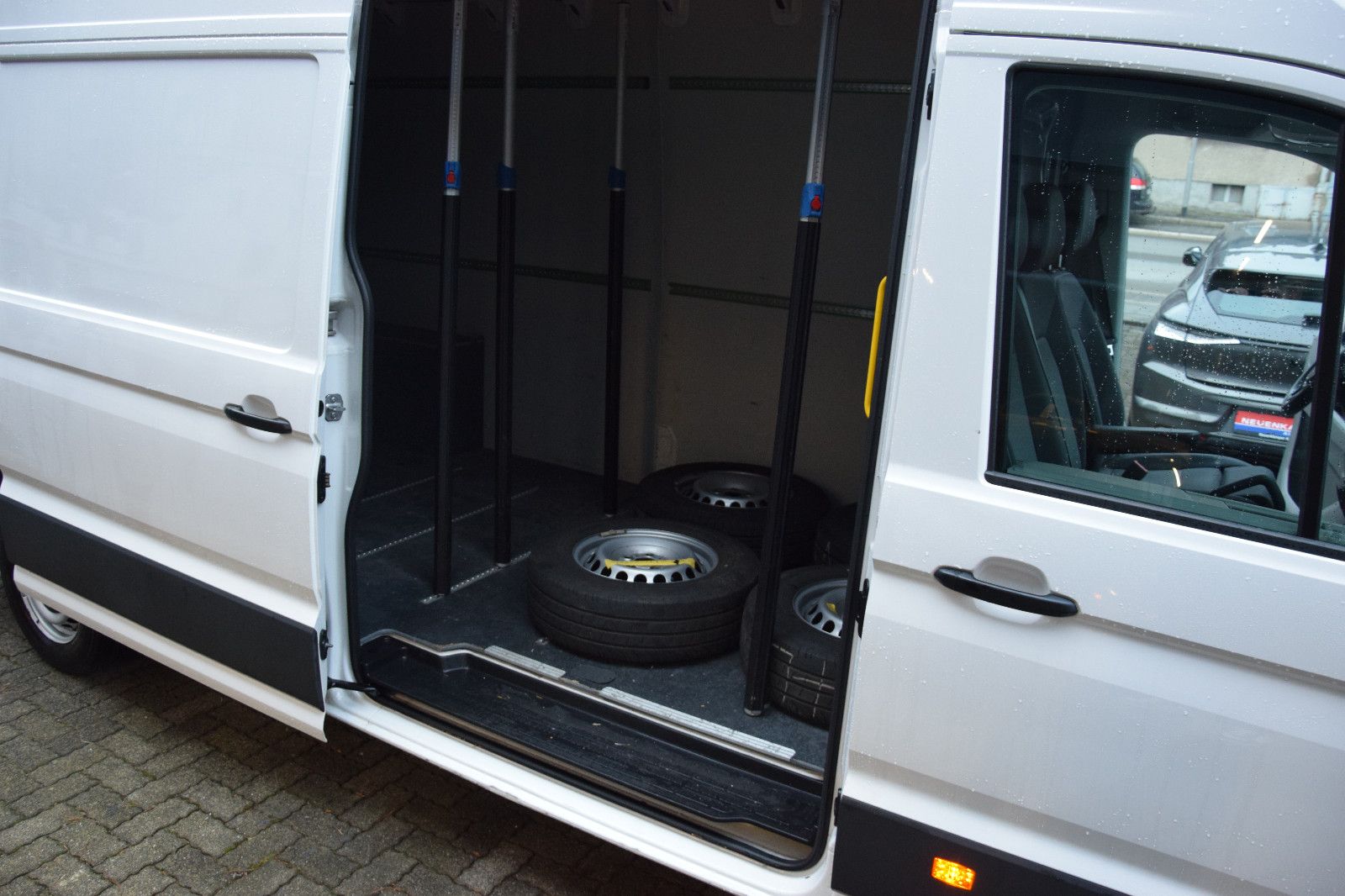 Fahrzeugabbildung Volkswagen Crafter Kasten 35 lang Hochdach FWD LED Navi Atm