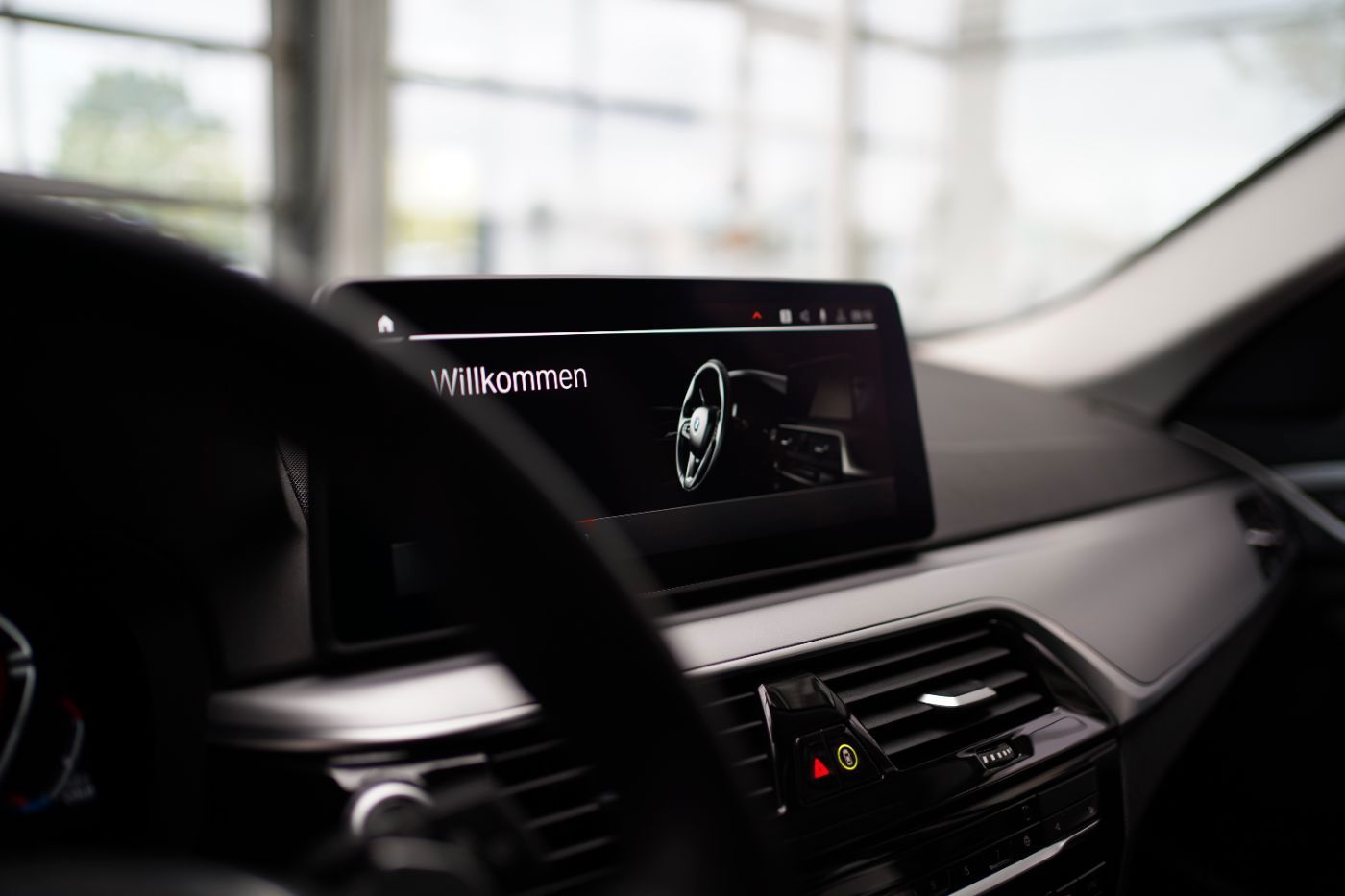 Fahrzeugabbildung BMW 520dA xDrive 3xKlima+Glasdach+LED+ParkAssist+AHK
