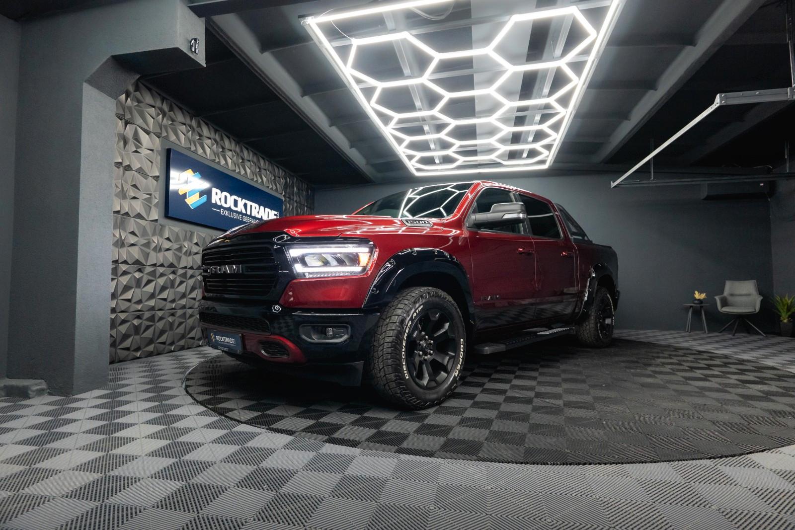Dodge RAM 5.7 V8 HEMI 4x4 OFFROAD Night-Paket *LED*