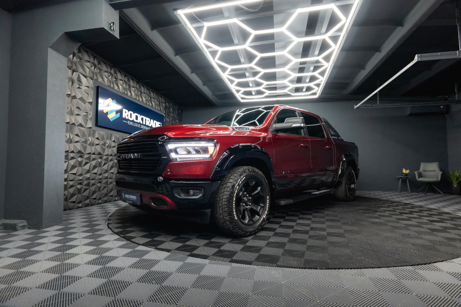 Fahrzeugabbildung Dodge RAM 5.7 V8 HEMI 4x4 OFFROAD Night-Paket *LED*