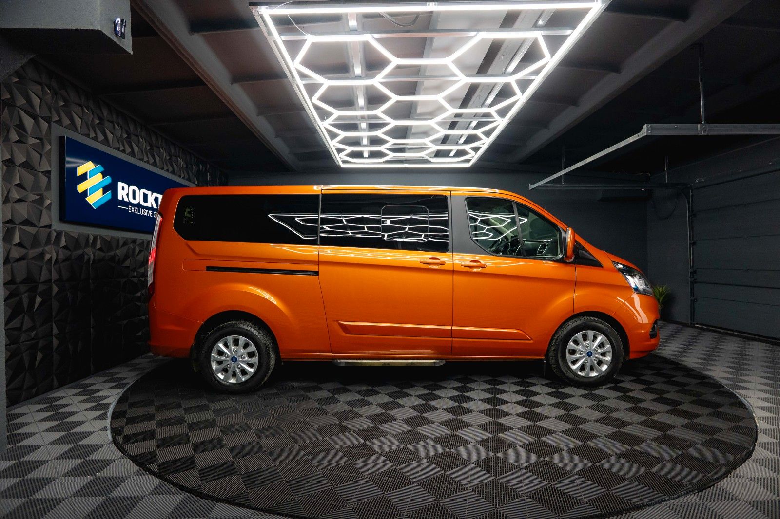 Fahrzeugabbildung Ford Tourneo Custom Kombi 320 L2 Trend Lang 9 Sitze