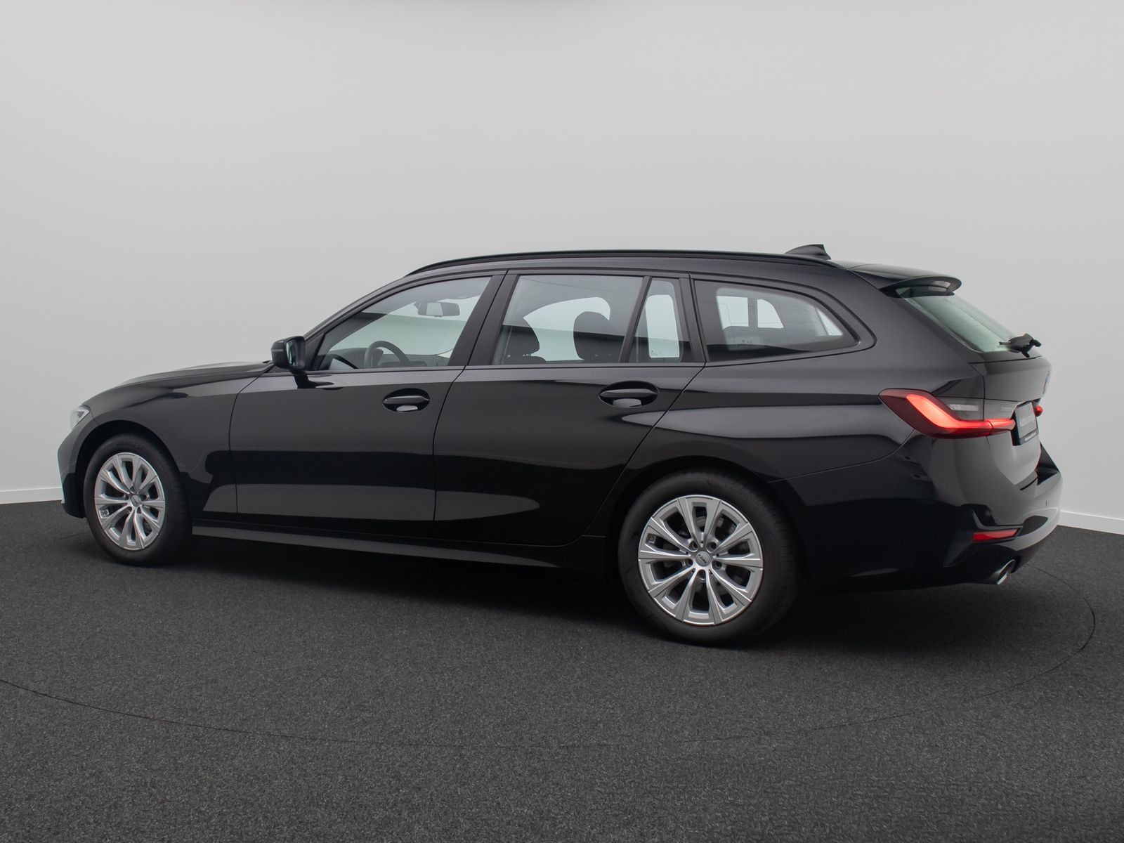Fahrzeugabbildung BMW 320d DAB CockPitPro PDC DrivingAssist Alarm LED