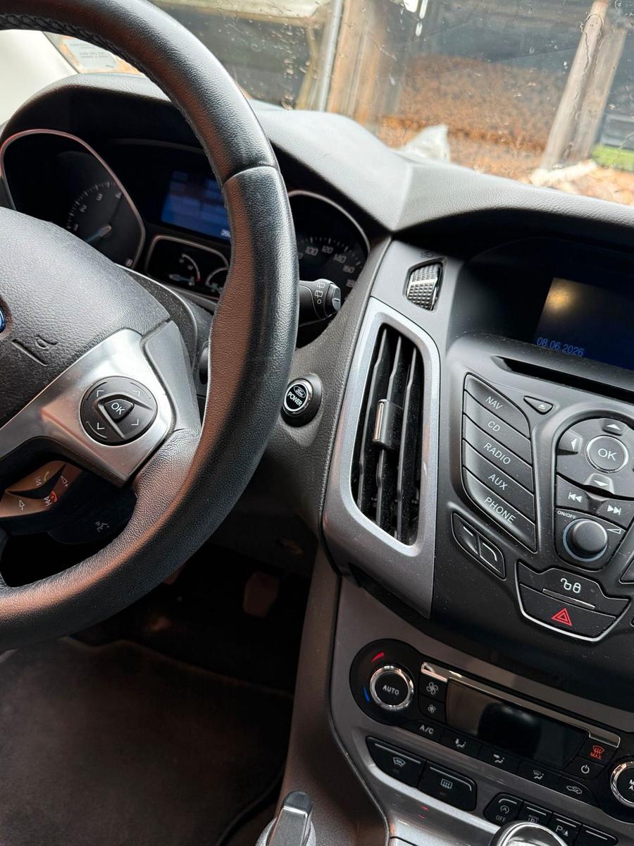 Ford Focus 2011 — photo 5