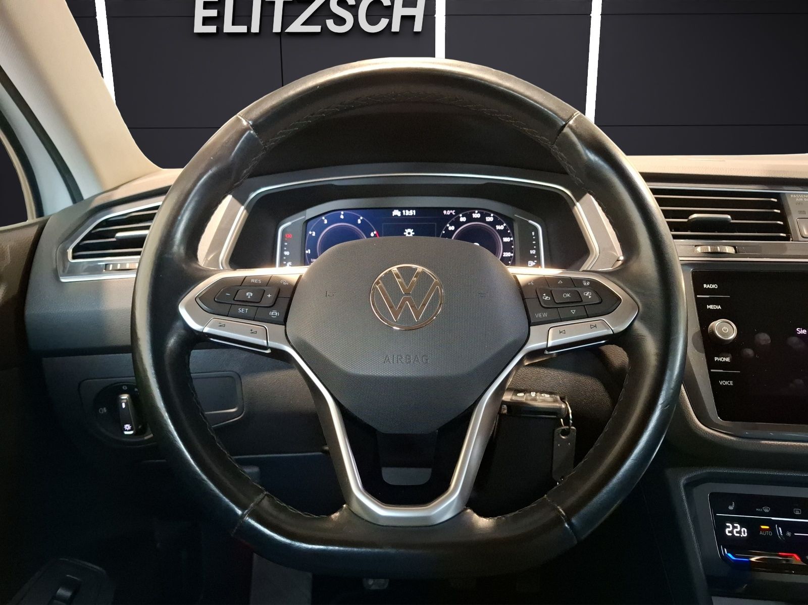 Fahrzeugabbildung Volkswagen Tiguan Allspace TSI Life LED APP AID ACC PDC SH