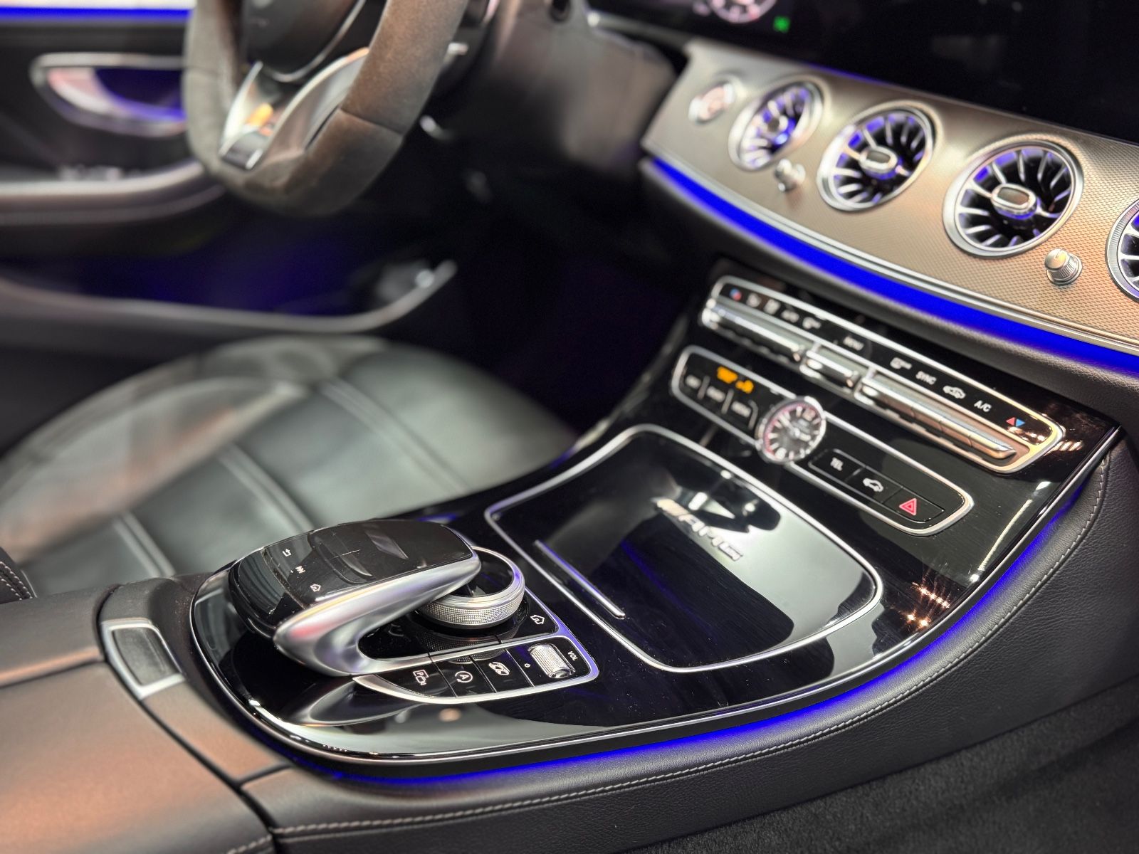 Fahrzeugabbildung Mercedes-Benz E 63 S AMG 4Matic+|AMG DRIVER|BURMESTER|TV|VOLL