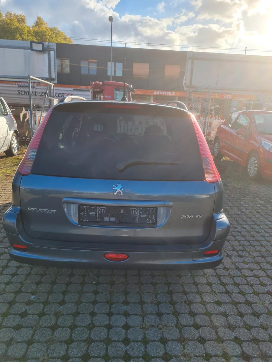 Peugeot  2006 — engine 1.360 cm³, 75 HP (55kW)