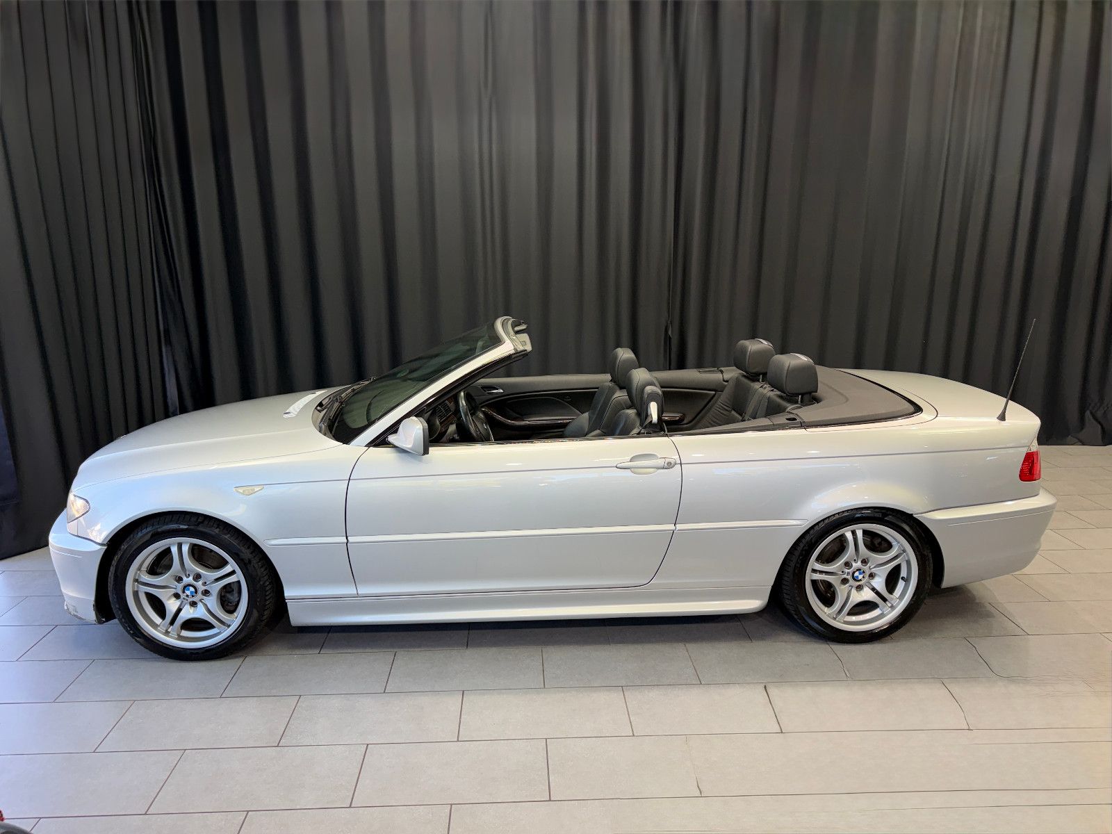 Fahrzeugabbildung BMW 330Ci|M-PAKET 2|HIFI|PDC|NAVI|LCI