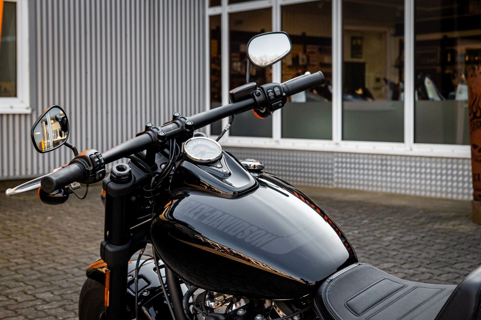 Fahrzeugabbildung Harley-Davidson FXFBS FAT BOB 114 CUI SOFTAIL