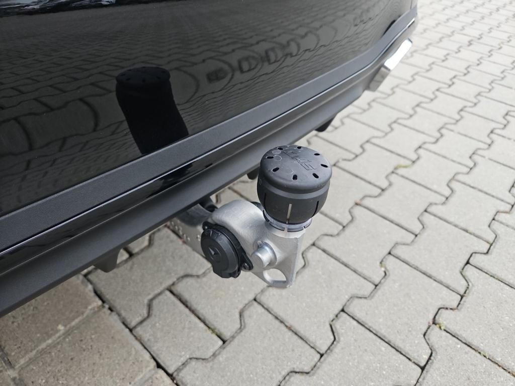 Fahrzeugabbildung Mercedes-Benz C 300 e T-Modell mit EQ Hybrid Technologie PDC