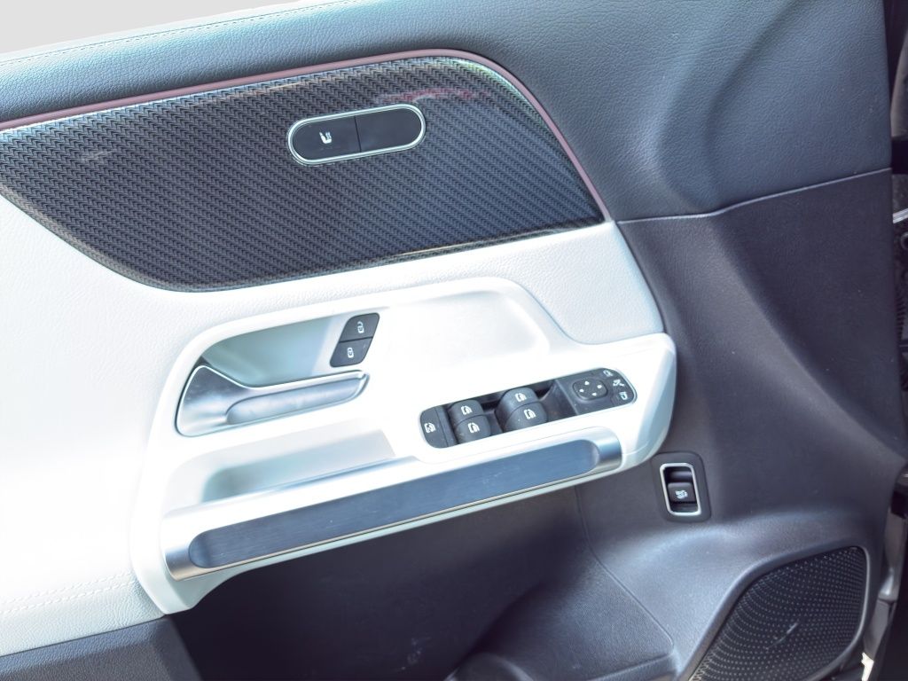 Fahrzeugabbildung Mercedes-Benz GLB 200 AMG Line*Night Paket*Kamera*Ambiente