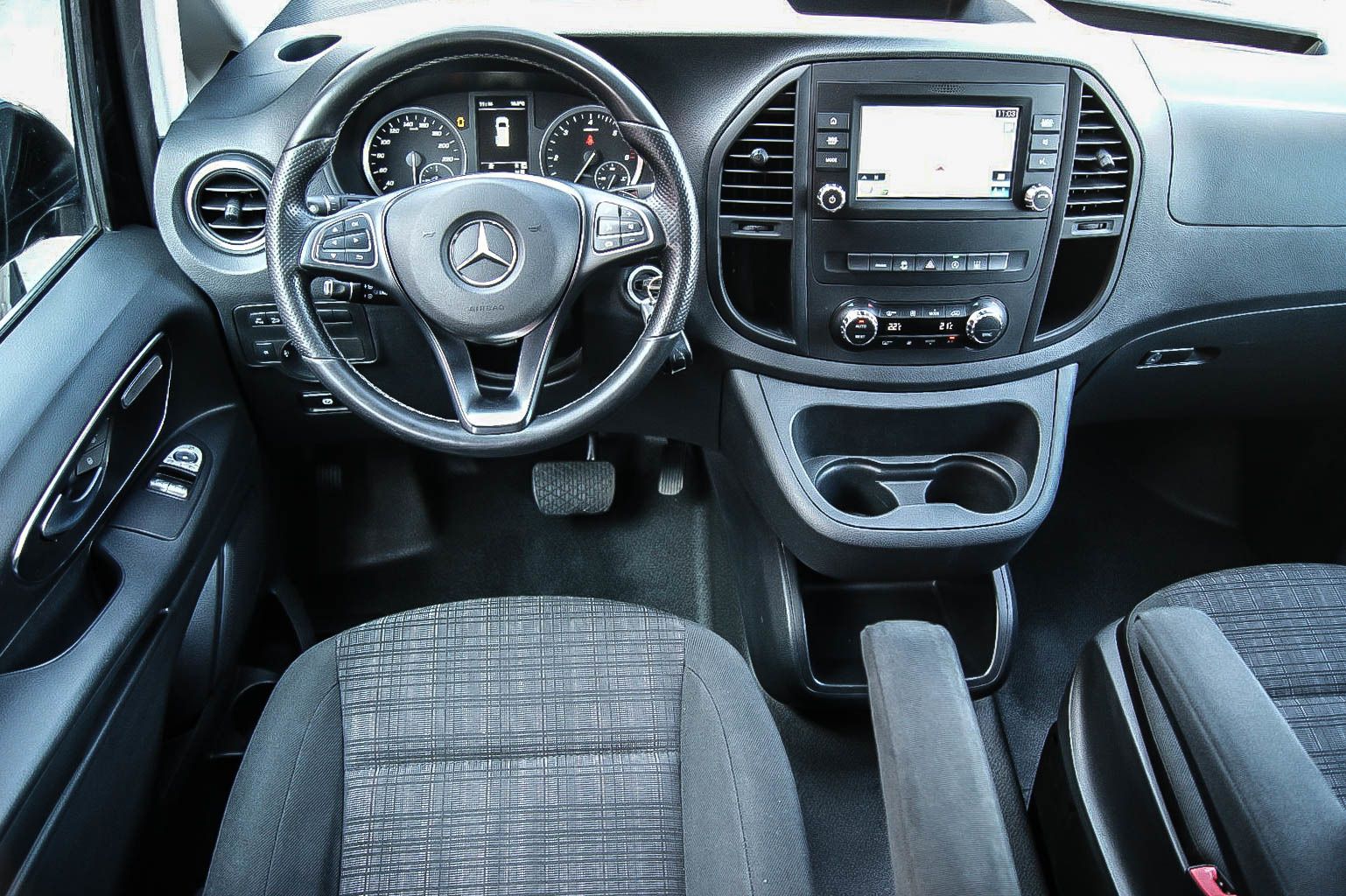 Fahrzeugabbildung Mercedes-Benz Vito Mixto 119 CDI 4x4 lang LED NAVI STANDHZG