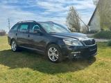 Skoda Octavia 2.0 TDI RS Combi - Skoda Octavia aus 2011: Kombi