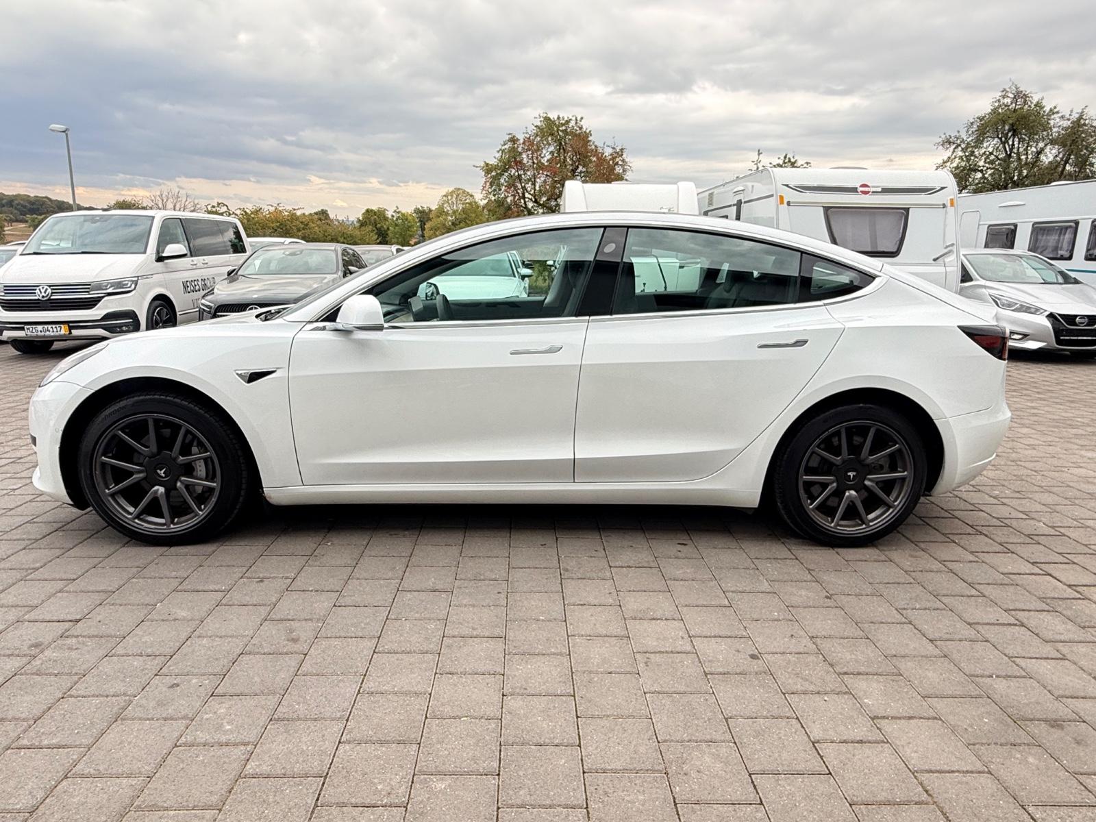 Tesla Model 3 Standard Range Plus | 283 ch | BVA | Toit panoramique | Cuir | Sièges chauffants AV/AR | Attelage amovible