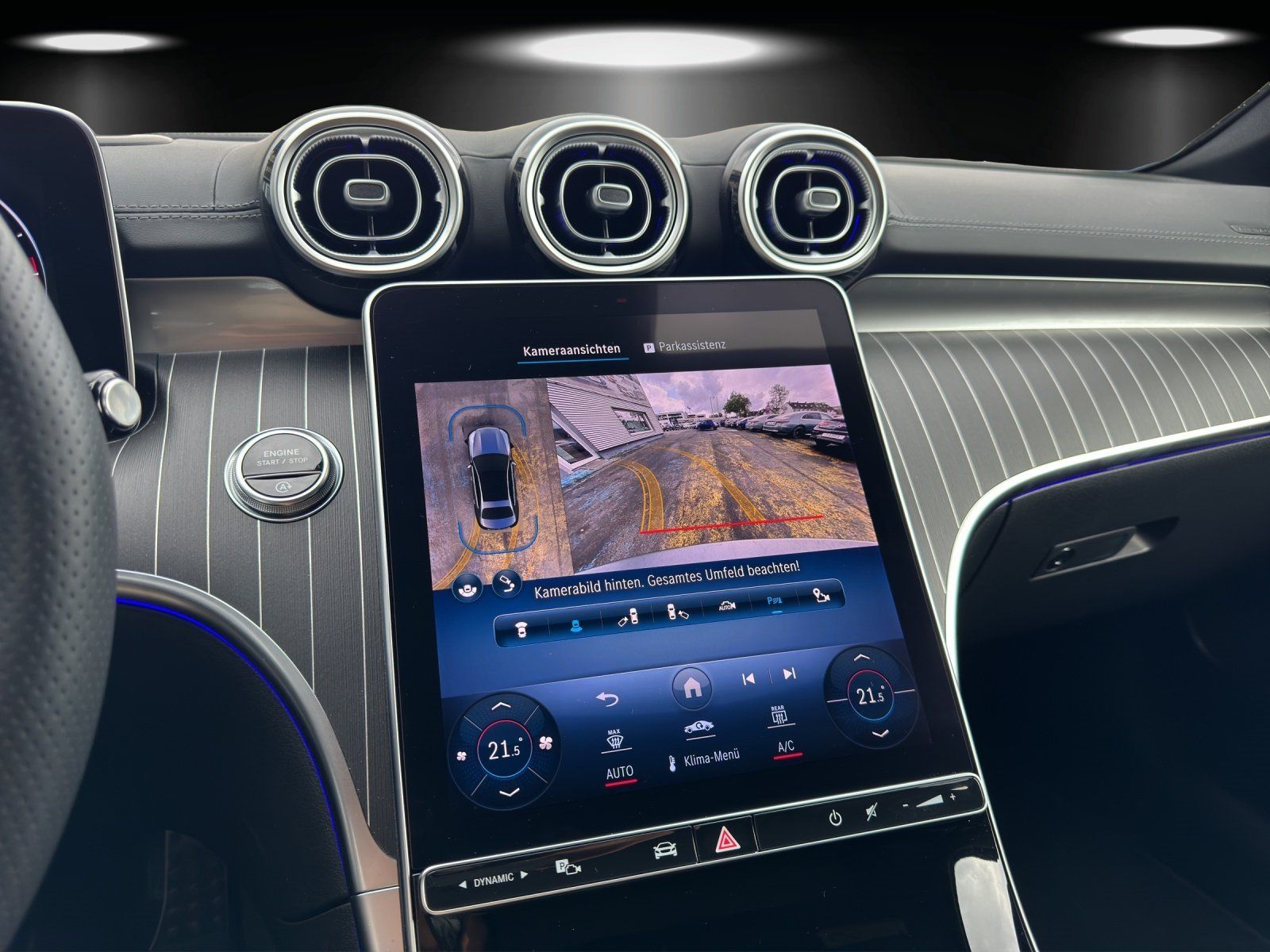 Fahrzeugabbildung Mercedes-Benz C300d 4M AMG Pano MAGNO Memo DISTR KeyGo AHK HUD