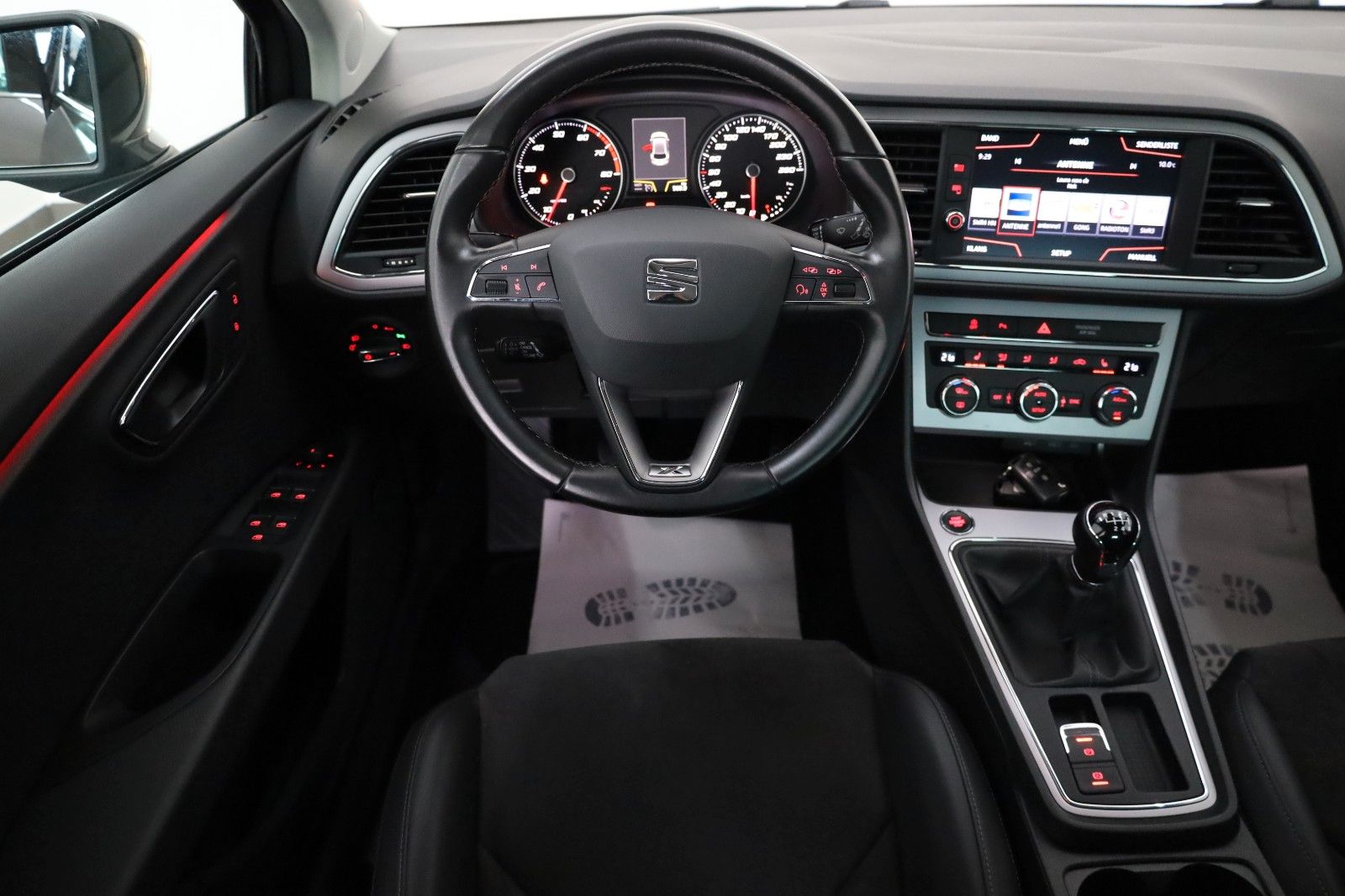 Fahrzeugabbildung SEAT Leon Xcellence T.Leder,SH,PDC,Allwetterreifen