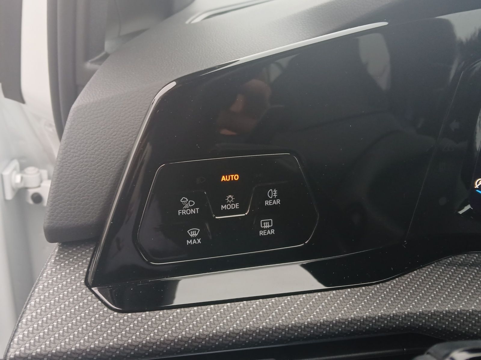 Fahrzeugabbildung Volkswagen Golf VIII Variant R DSG 4M LEDplus AHK Navi Harm