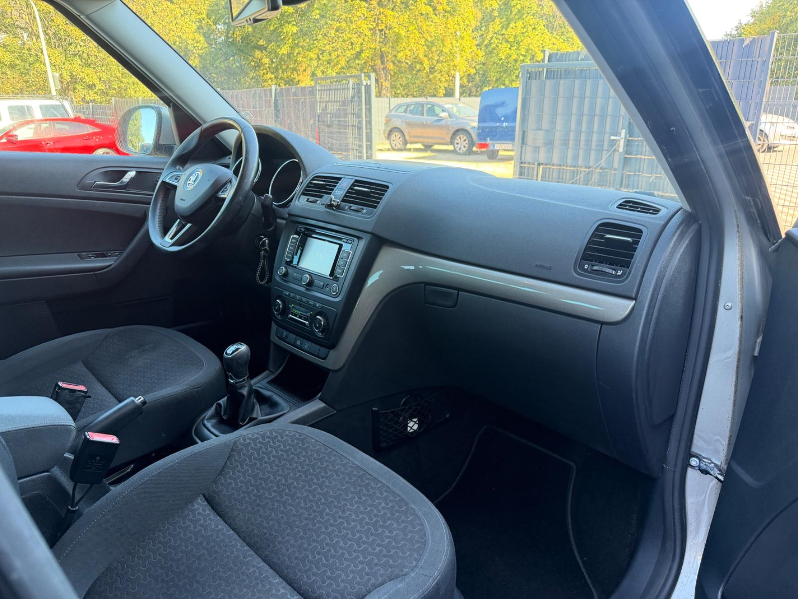 SKODA Yeti 2.0 TDI 140ch - ELEGANCE - 4X4 - GPS - ATTELAGE - BVM - VOLANT EN CUIR