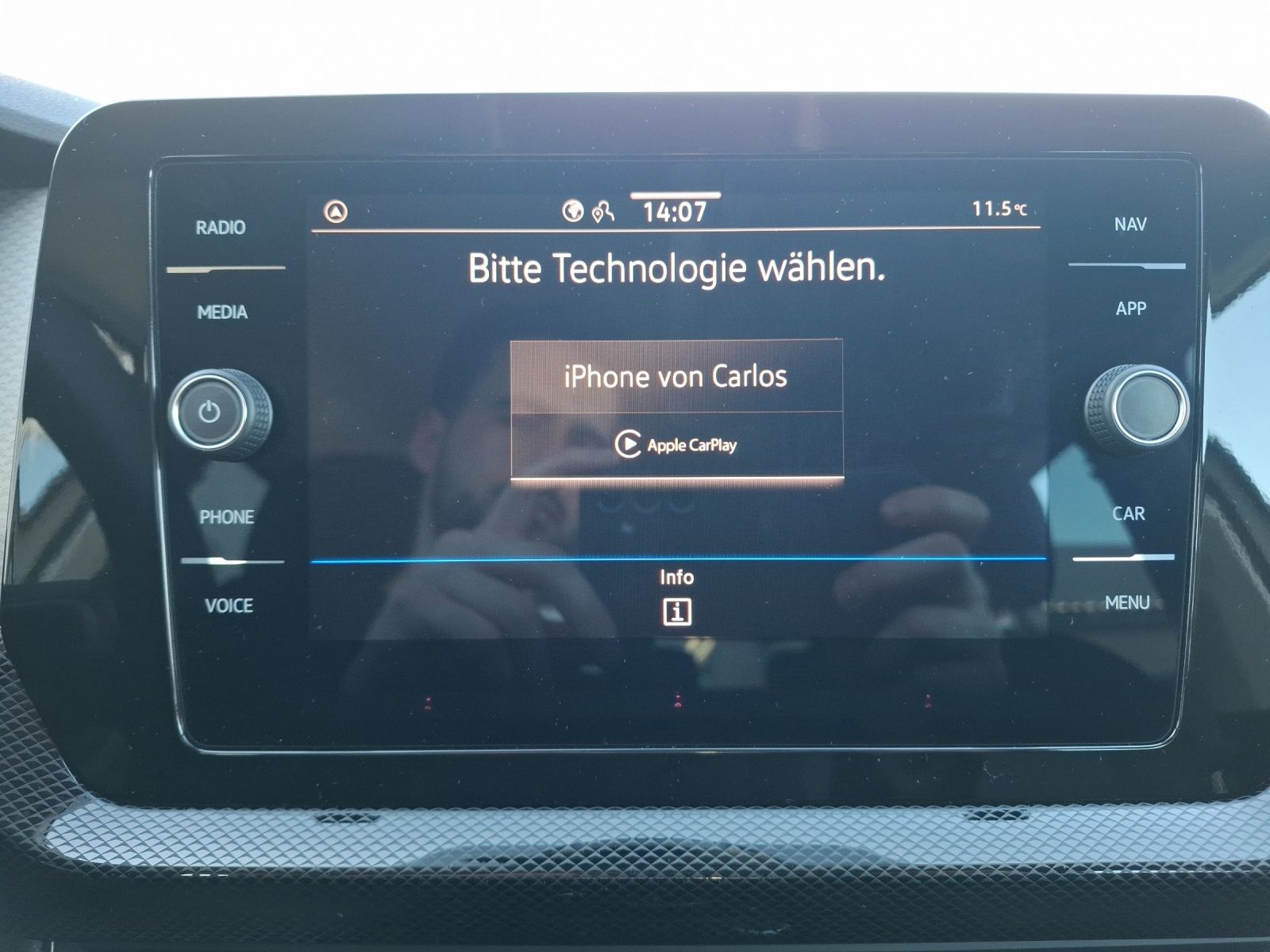 Fahrzeugabbildung Volkswagen T-Cross TSI Life DSG LED Navi AID ACC PDC SH LM