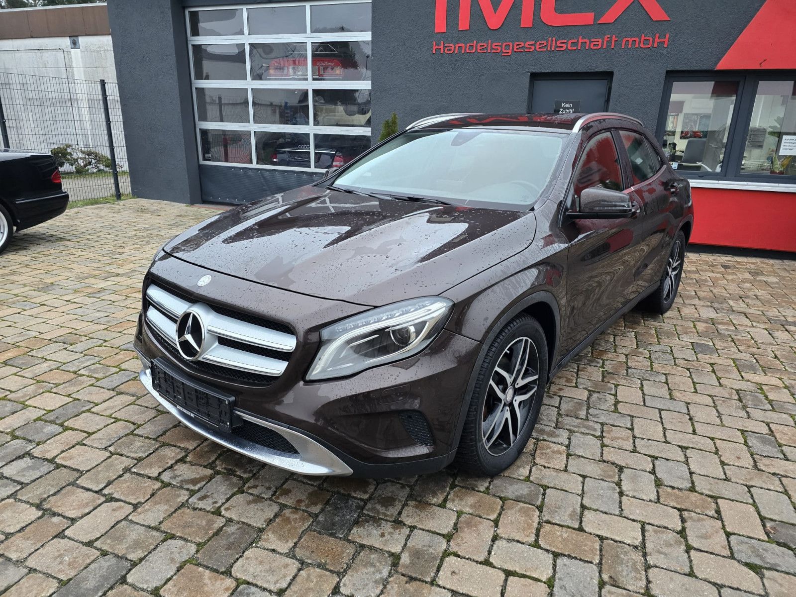 MERCEDES-BENZ GLA 200 GLA 2.1 136 PS HU neu Navi Sport