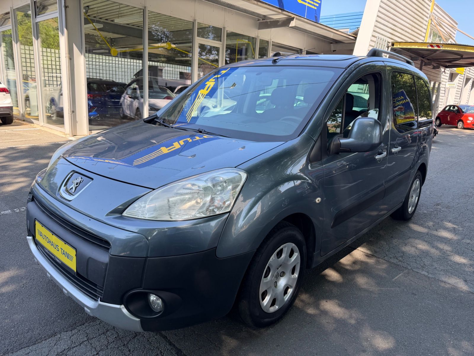 Fahrzeugabbildung Peugeot Partner Tepee Family
