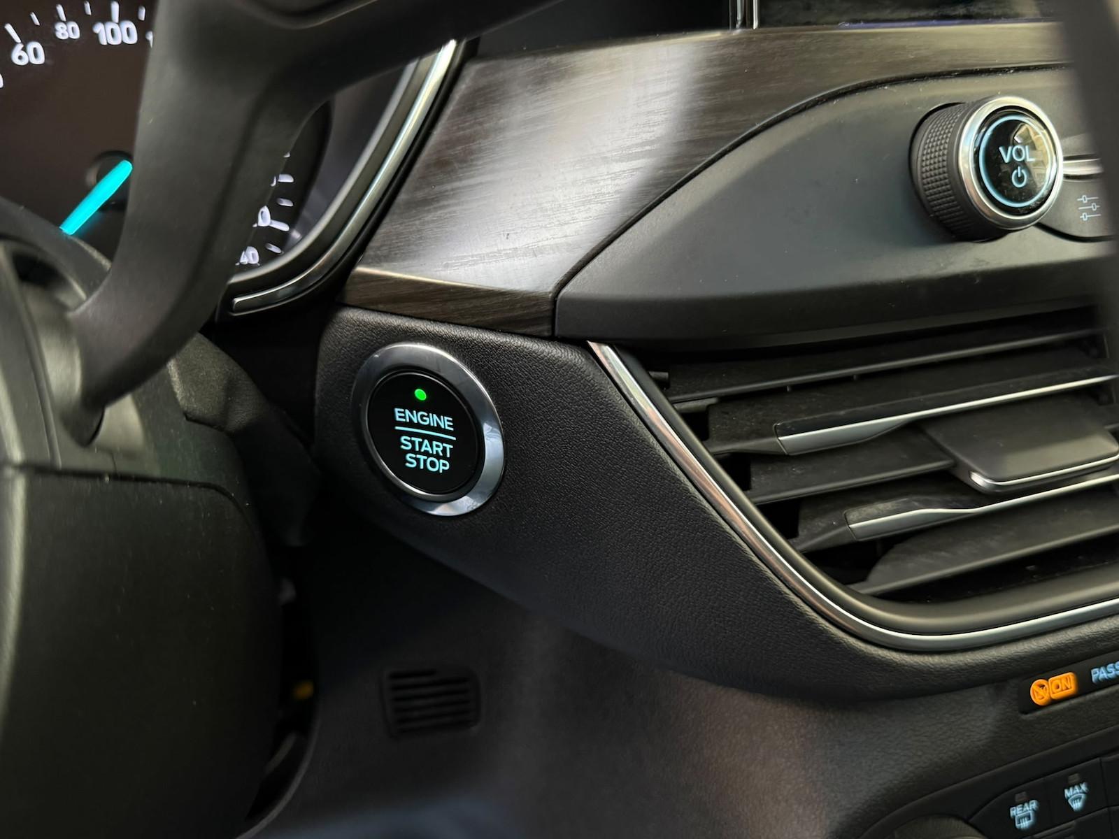 Ford Focus 1.5 Vignale Pano Leder CAM LED ACC Head Up