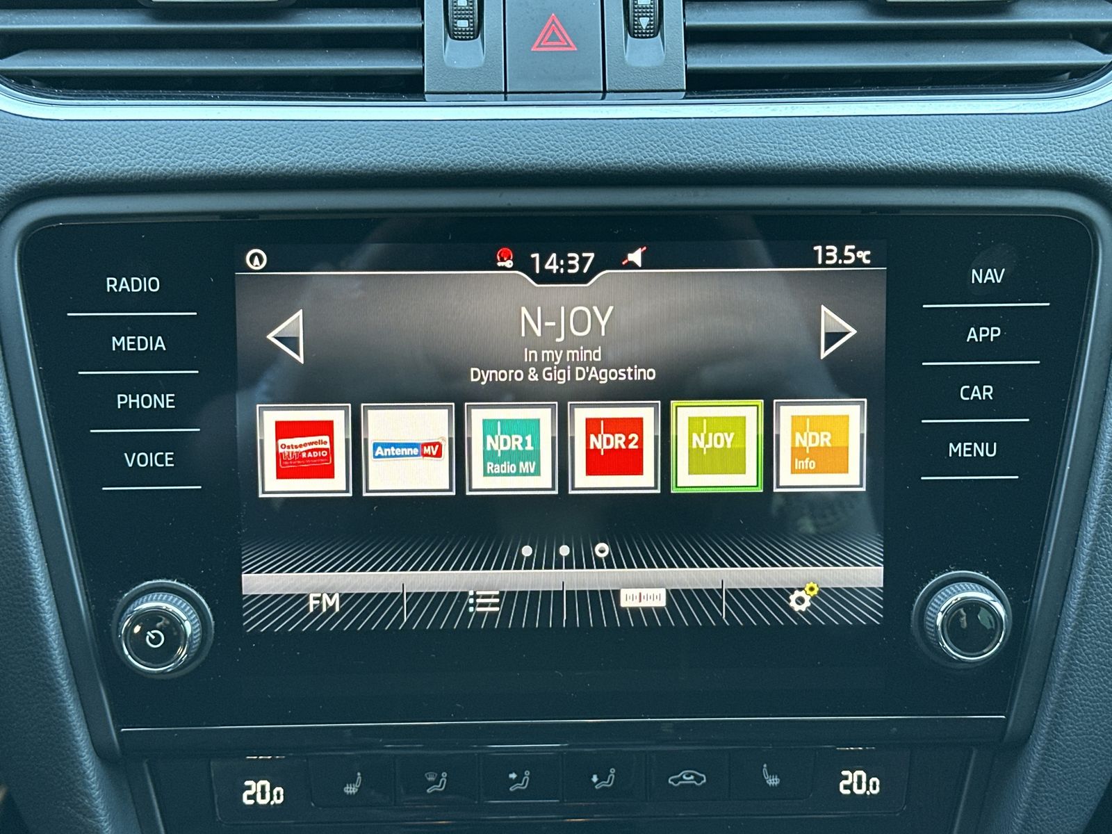 Fahrzeugabbildung SKODA Octavia Combi 2.0 TDI DSG Sport NAV+LED+ACC+17ZO