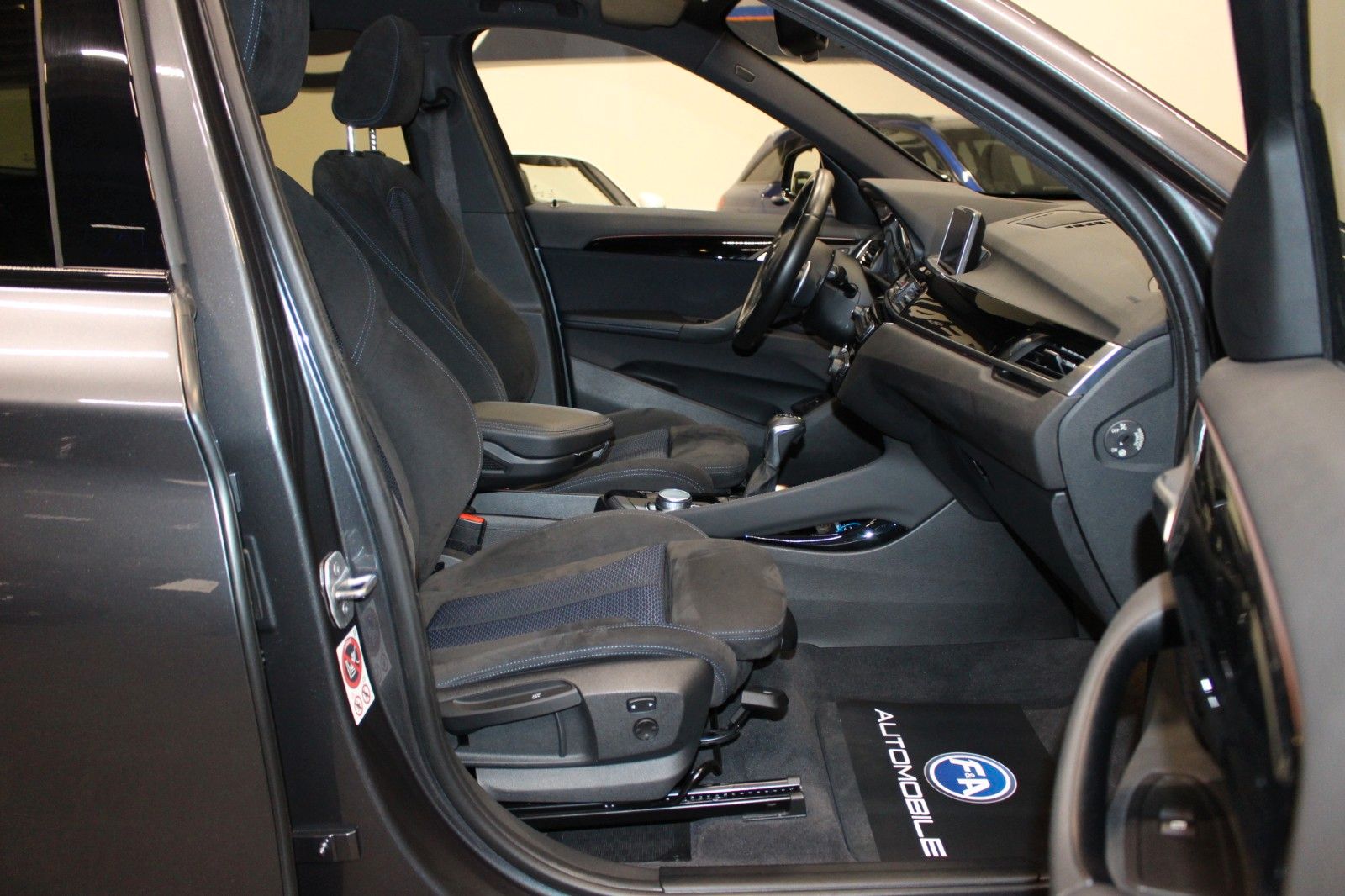 Fahrzeugabbildung BMW X1 xDrive 25 i M Sport Pano*HUD*Kamera*AHK