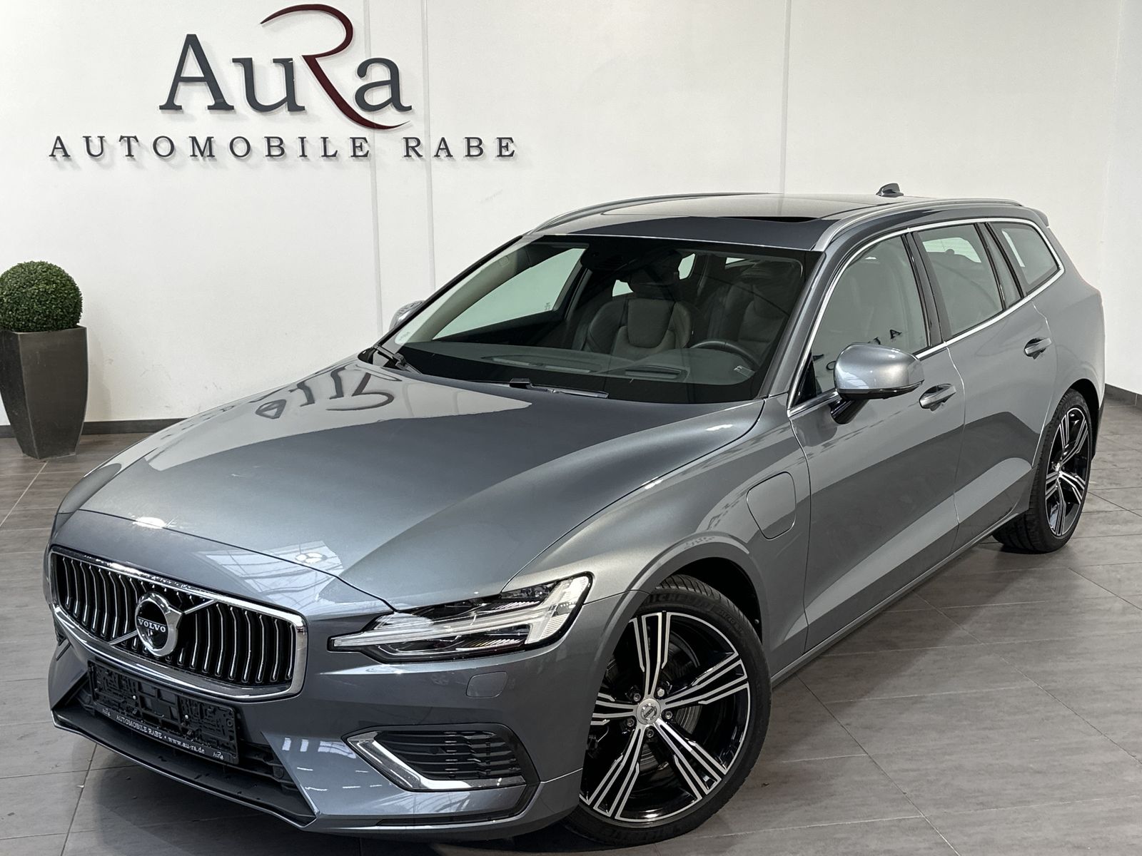 Fahrzeugabbildung Volvo V60 Inscription Hybrid AWD NAV+LED+360°+PANO+PP