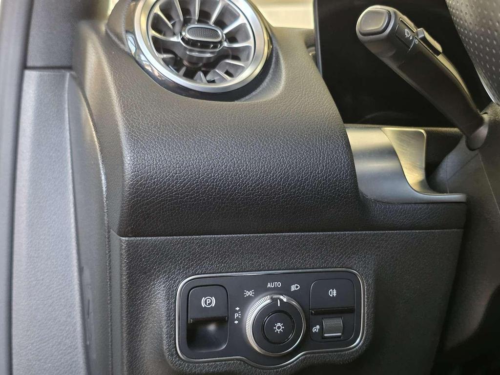 Mercedes-Benz GLB 250