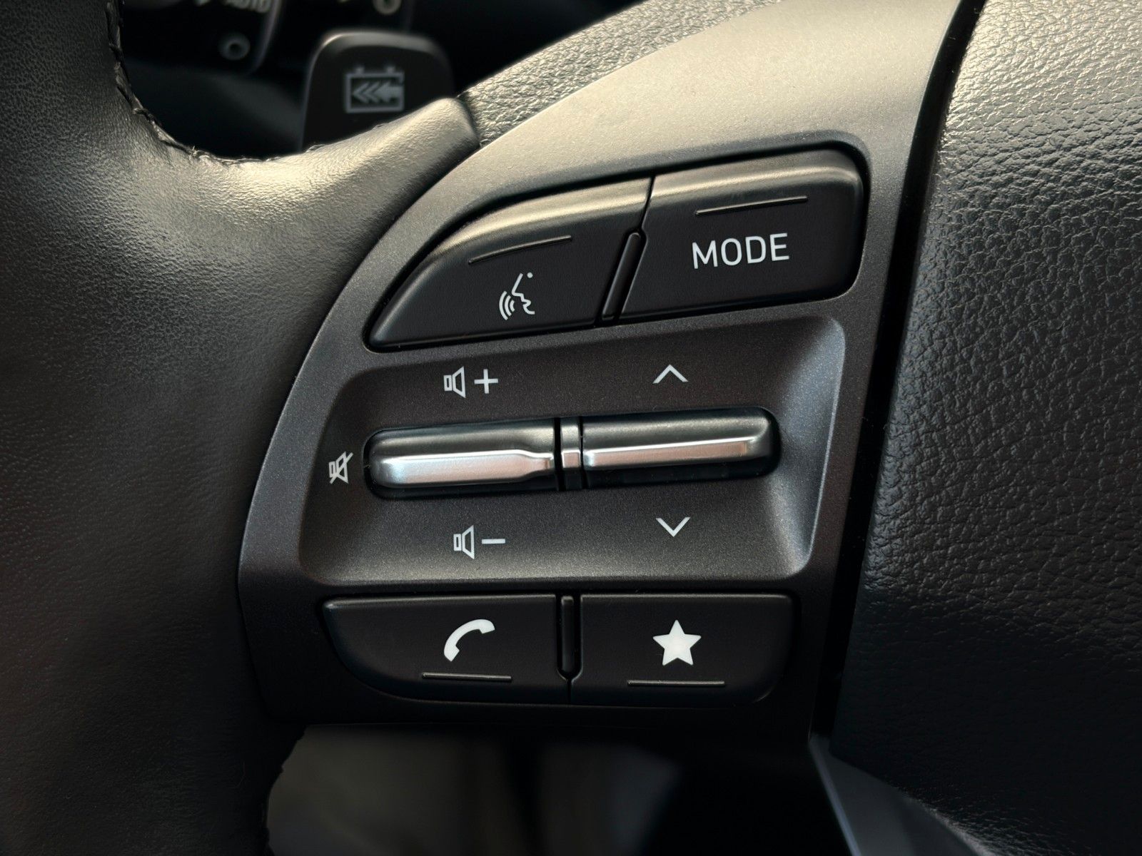 Fahrzeugabbildung Hyundai Kona Select Elektro CarPlay ACC LHZ SHZ DAB+