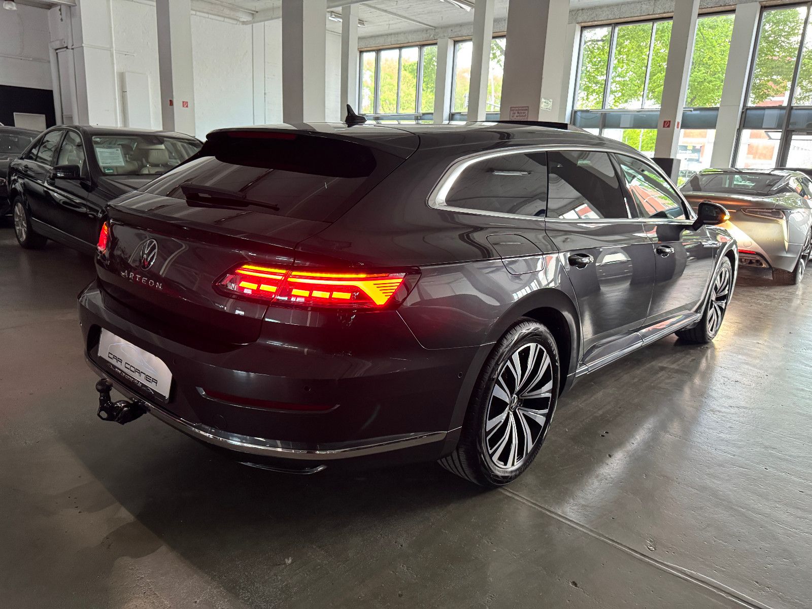 Fahrzeugabbildung Volkswagen ARTEON SB DSG ELEGANCE PANO IQ-LIGHT VW GARANTIE